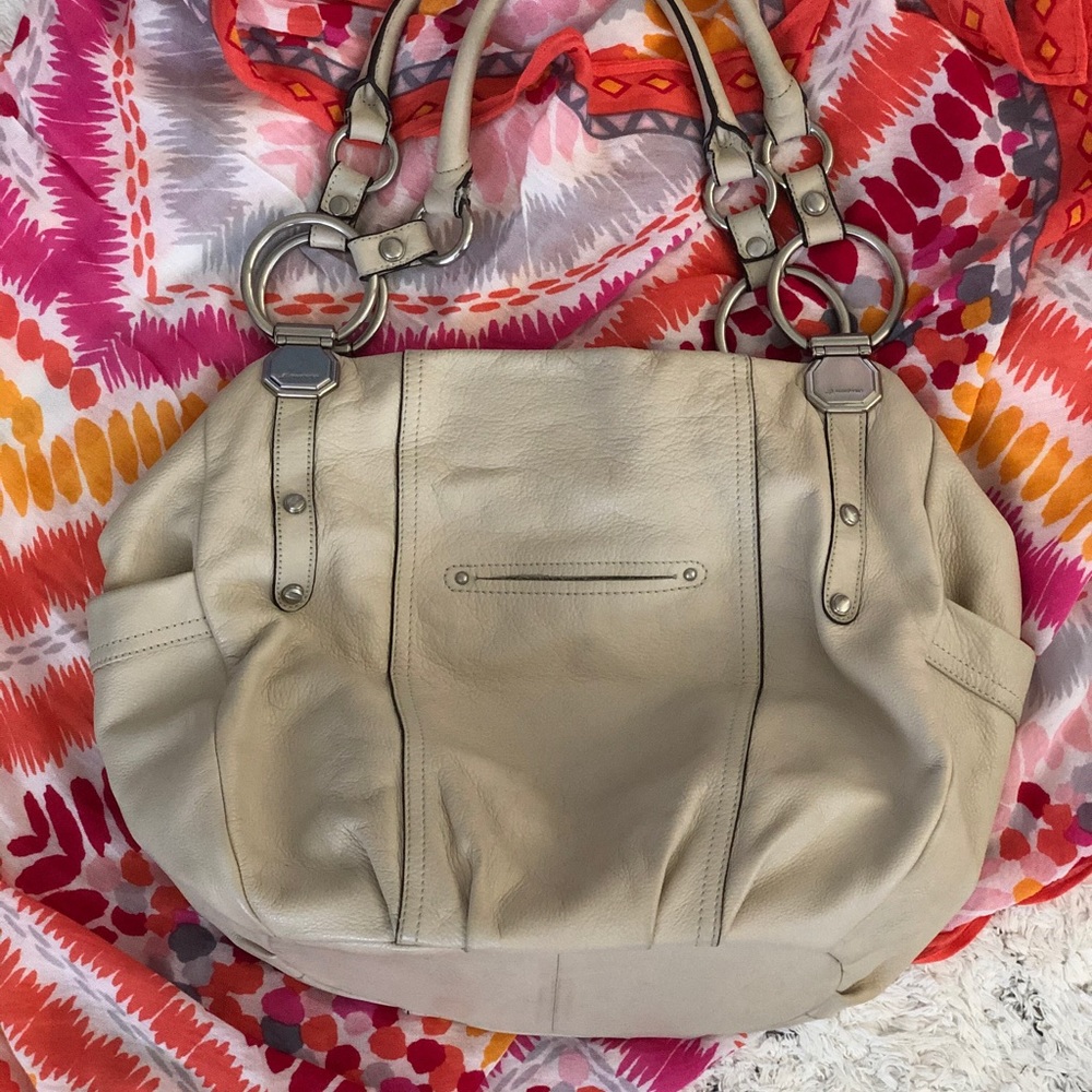 B. Makowsky Leather bag